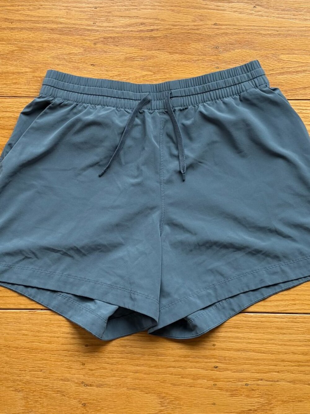 Patagonia Women's Plume Gray Fleetwith Shorts in Small